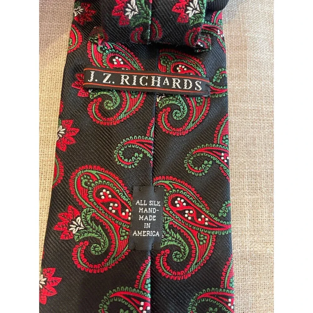 Vintage JZ richards silk tie Made In America Black And Red Pasley